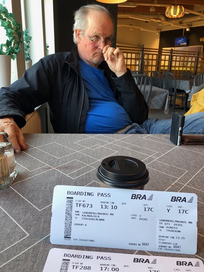 Kjell väntar på flyget till Bromma